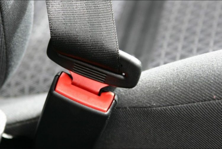 Czy trzeba zapinać pasy bezpieczeństwa w samochodzie?